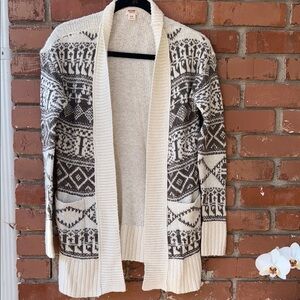 Cozy Cream and Gray Patterned Sweater